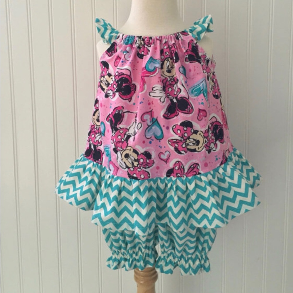 Handmade. Two piece Minnie Mouse outfit